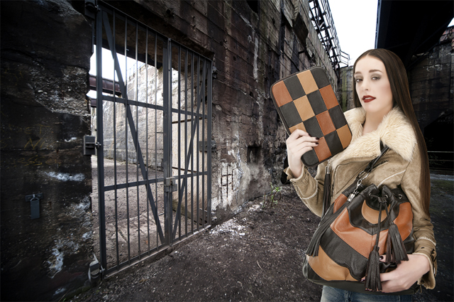 sfeerfoto, urban locatie, fashion, glamour, tassen, modefotograaf, modefotografie, Irene van der Meijs